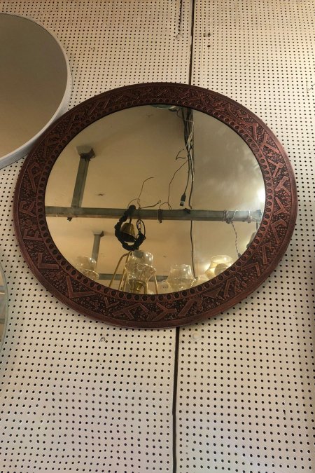 مراية دائرية بإطار تراثي منقوش